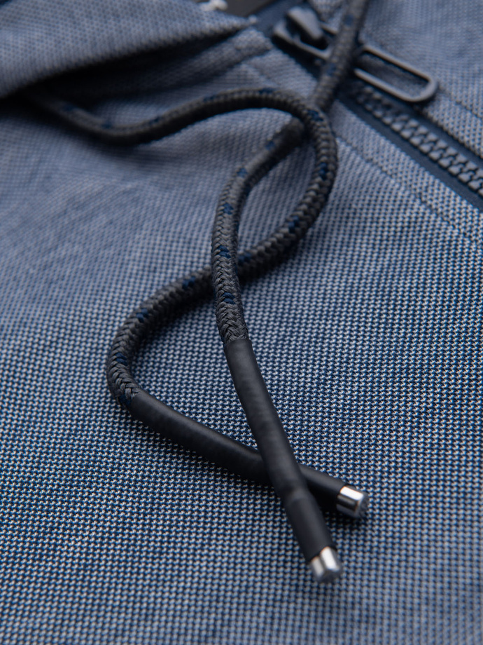 Bluza męska dresowa z kapturem o delikatnej strukturze – granatowa V2 OM-SSZP-0191