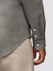 Męska koszula lniana ze stójką i kieszenią REGULAR FIT – khaki V6 OM-SHCS-0161