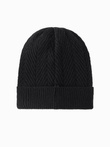 Męska dzianinowa czapka o sweterkowym splocie z naszywką – czarna V1 OM-ACWH-0122