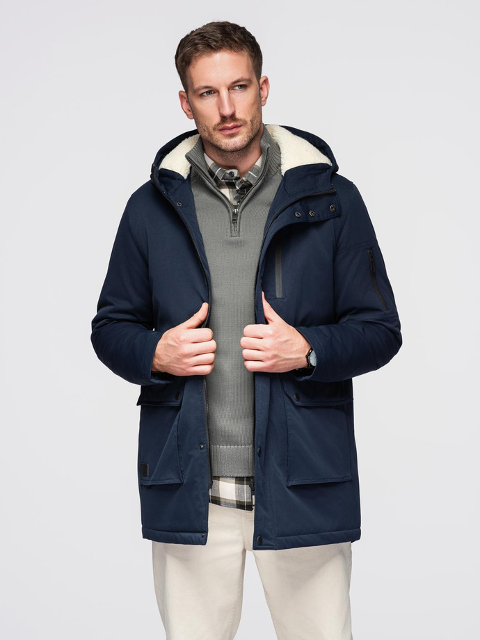 Długa męska kurtka parka z kożuszkiem – granatowa V2 OM-JAPJ-0316