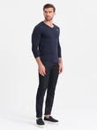 Longsleeve męski z elastanem sygnowany z dekoltem w serek - granatowy V2 OM-LSCL-0110