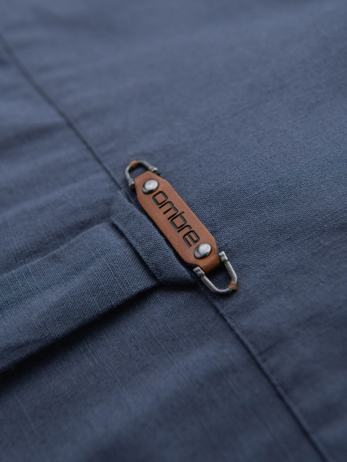 Męska koszula lniana z klasycznym kołnierzykiem i kieszeniami REGULAR FIT – niebieska V4 OM-SHCS-0134