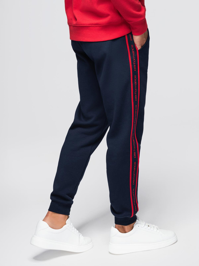 Sportowe spodnie męskie jogger z lampasami – granatowe V3 OM-PASK-0284