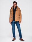 Lekka kurtka męska z kieszeniami i wysokim kołnierzem – brązowa V5 OM-JALP-0167
