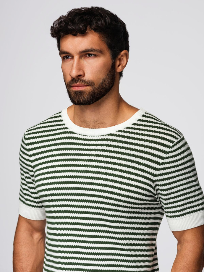 Męski dzianinowy t-shirt w marynarskie paski z ażurowym splotem – oliwkowo-biały V3 OM-TSCT-0255