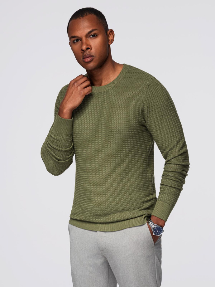 Strukturalny sweter męski z okrągłym dekoltem  – oliwkowy V1 OM-SWSW-0181