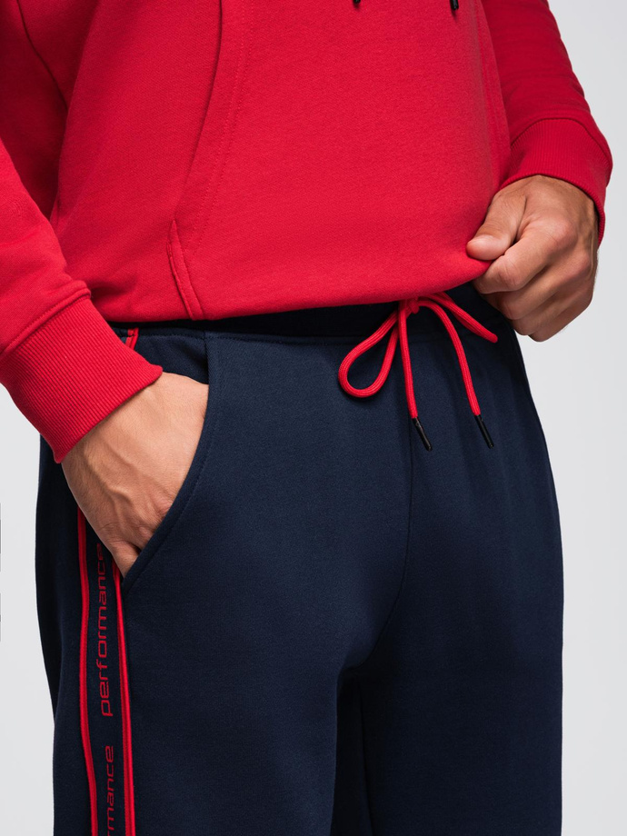 Sportowe spodnie męskie jogger z lampasami – granatowe V3 OM-PASK-0284