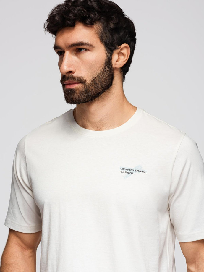 T-shirt męski z niewielkim nadrukiem na klatce piersiowej - biały V3 OM-TSPT-0258