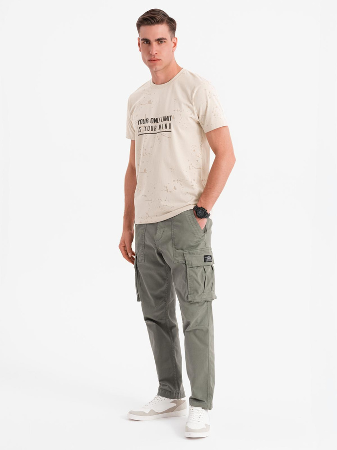 T-shirt męski z nadrukiem i okrągłym dekoltem – kremowy V2 OM-TSFP-0187