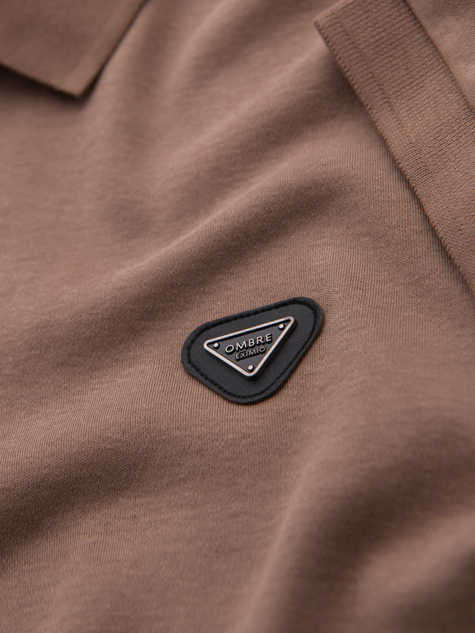 Koszulka męska polo z dekoltem na zamek - jasnobrązowa V3 OM-POSS-0148