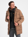 Długa zimowa kurtka męska pikowana o satynowym wykończeniu - jasnobrązowa V2 OM-JALJ-0147