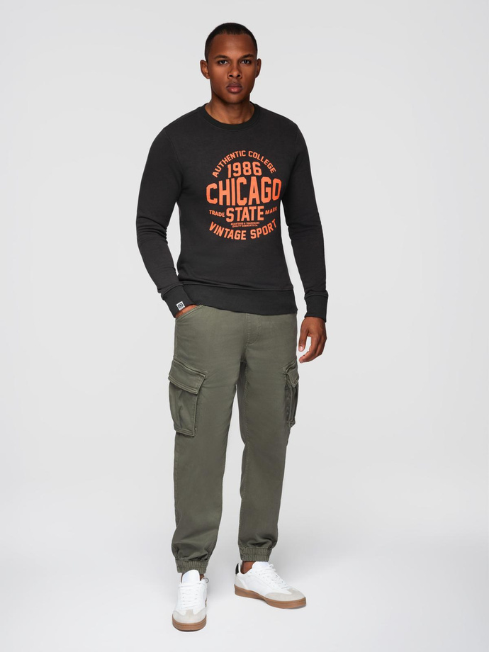 Męska bluza nierozpinana z nadrukiem collegowym - ciemnobrązowa V2 OM-SSPS-0154