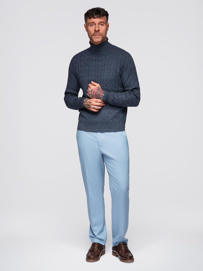 Męski sweter golf z warkoczowym splotem – granatowy V3 OM-SWTN-0157