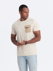 Bawełniany męski t-shirt z literowym printem i kieszonką – kremowo-brązowy V1 OM-TSFP-0188
