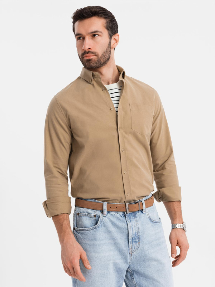 Męska koszula bawełniana REGULAR FIT z kieszenią - jasnobrązowa V2 OM-SHOS-0153