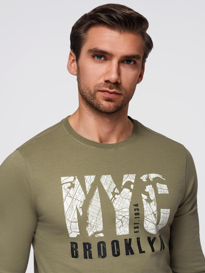 Longsleeve męski z miejskim nadrukiem – oliwkowy V1 OM-LSPT-0131