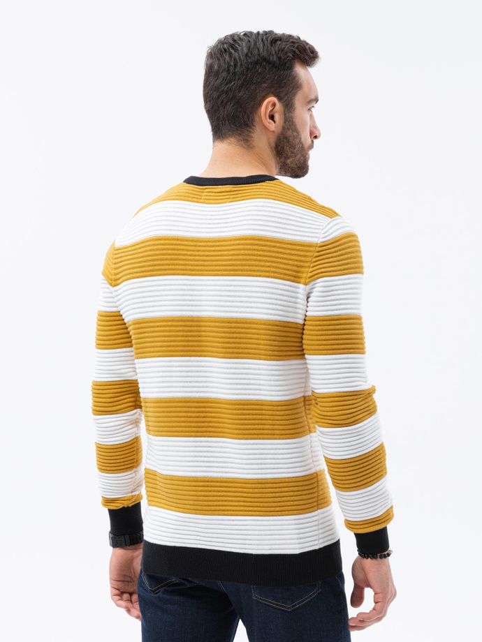 Sweter męski w paski - musztardowy V2 E189