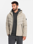Kurtka męska pikowana z łączonych materiałów z wysokim kołnierzem – beżowa V4 OM-JALP-0172