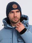 Czapka męska beanie z okrągłą tłoczoną naszywką – granatowa V2 OM-ACWH-0121