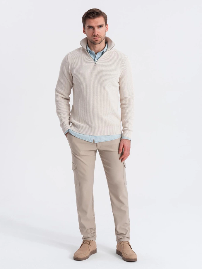 Spodnie męskie materiałowe REGULAR z kieszeniami cargo - beżowe V3 OM-PACG-0178