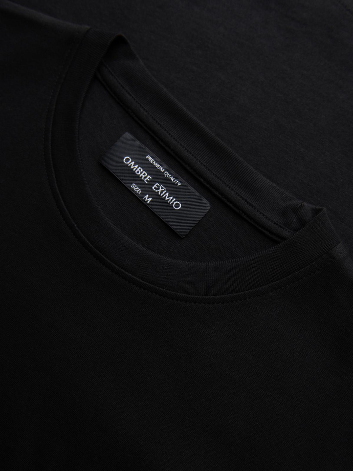 Bawełniana męska koszulka z biżuteryjną aplikacją na klatce piersiowej - czarna V1 OM-TSCT-0290