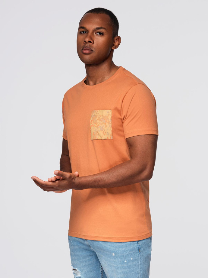 T-shirt męski bawełniany z printowaną kieszonką –  pomarańczowy V3 OM-TSPT-0227