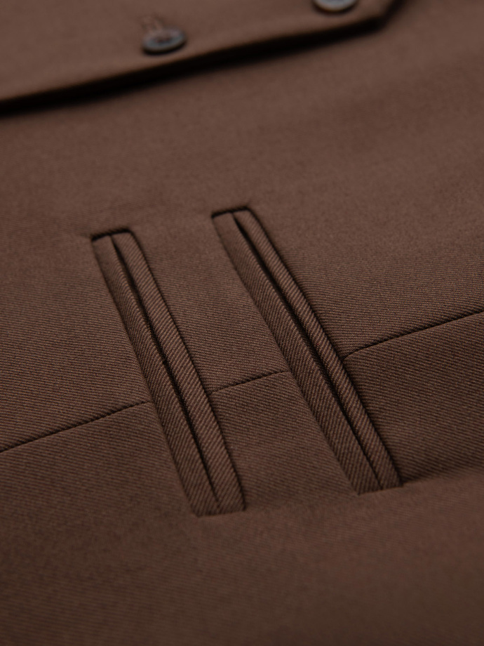 Męska kamizelka garniturowa z klasycznym detalem i podszewką – brązowa V2 OM-BLZV-0142