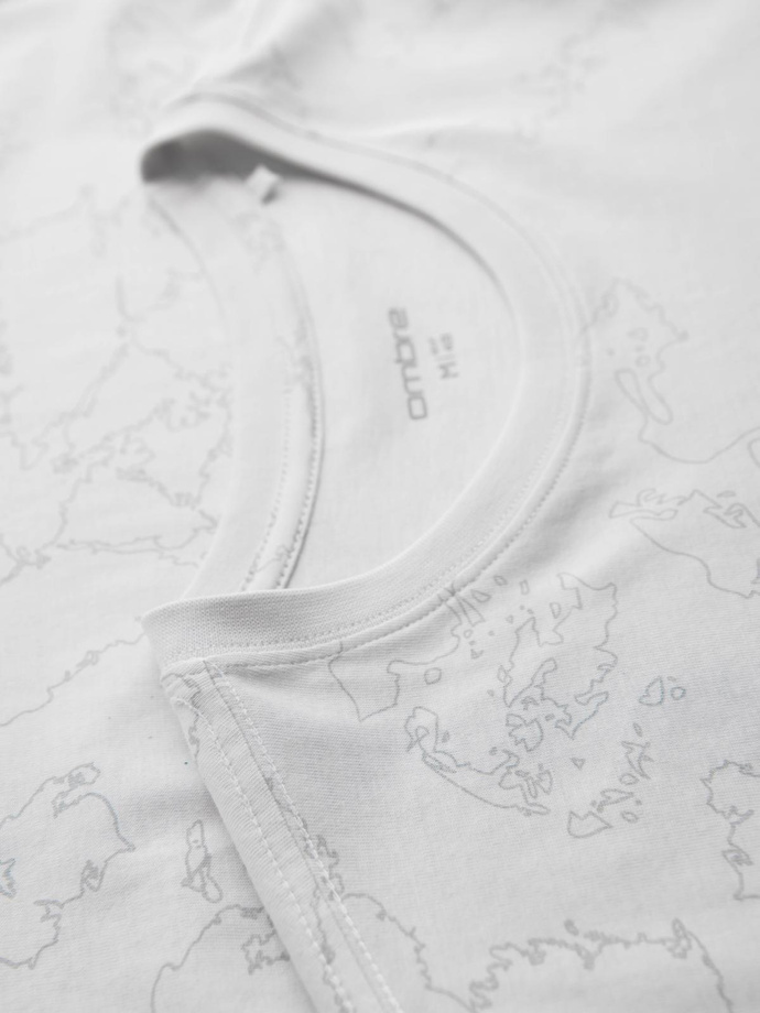 Męska koszulka bawełniana z nadrukiem na całej powierzchni i "ombre" na klatce piersiowej - biała V2 OM-TSFP-0263