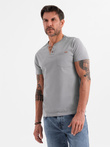 Męski t-shirt z dekoltem na guziki i zamszowym wykończeniem – szary V3 OM-TSCT-0206