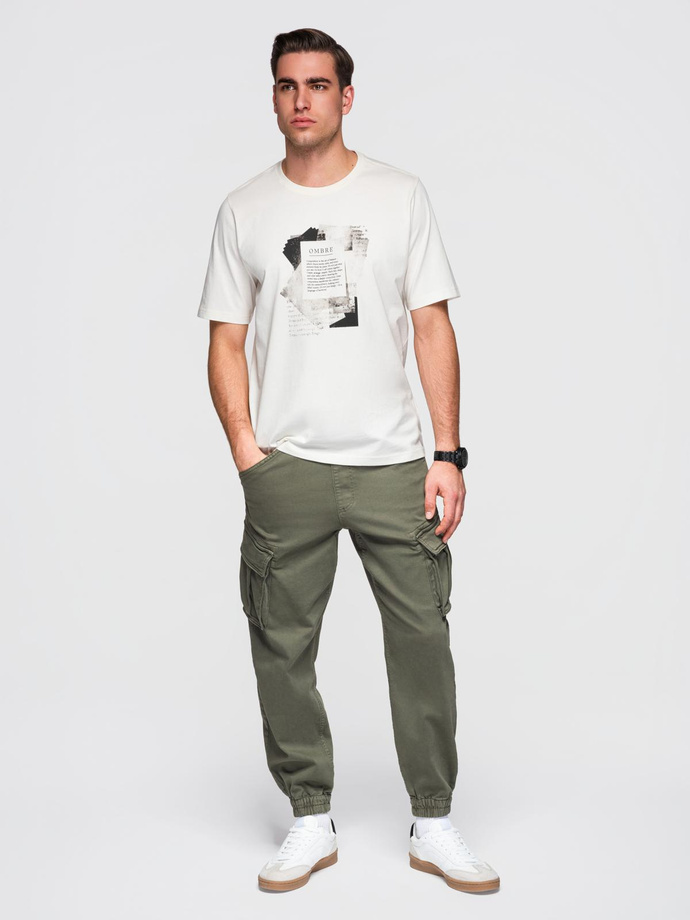 Bawełniana męska koszulka z ciekawym nadrukiem na klatce piersiowej - biała V2 OM-TSPT-0261