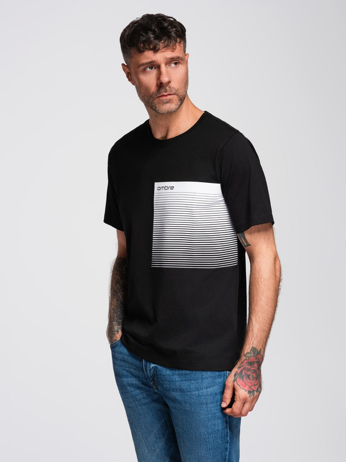 Męski t-shirt bawełniany z graficznym printem  – czarny V2 OM-TSPT-0246