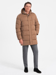 Długa zimowa kurtka męska pikowana o satynowym wykończeniu - jasnobrązowa V2 OM-JALJ-0147