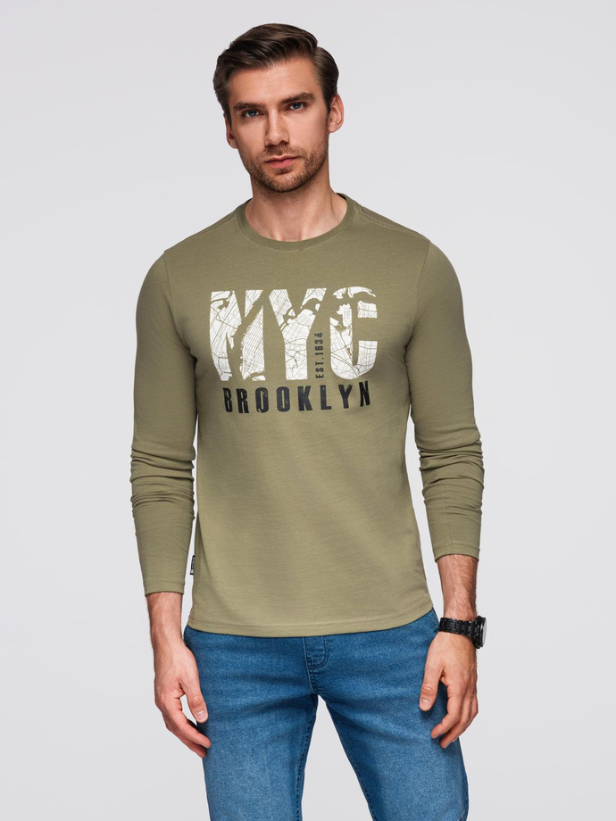 Longsleeve męski z miejskim nadrukiem – oliwkowy V1 OM-LSPT-0131