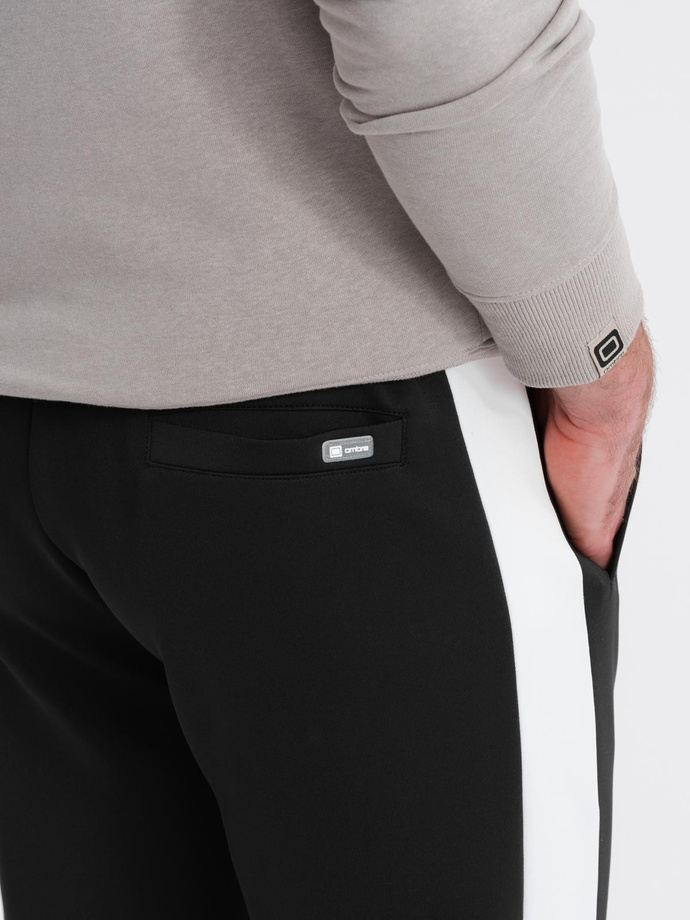 Dresowe męskie spodnie joggery z kontrastowymi lampasami – czarne V1 OM-PASK-0229