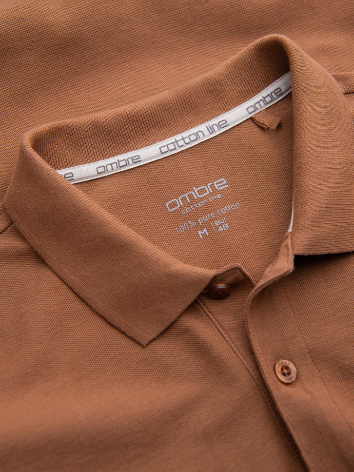 Męska koszulka polo jednokolorowa BASIC z dzianiny pique - brązowa V23 OM-POBS-0100