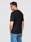Męski t-shirt z niewielkim nadrukiem na klatce piersiowej - czarny V2 OM-TSPT-0258