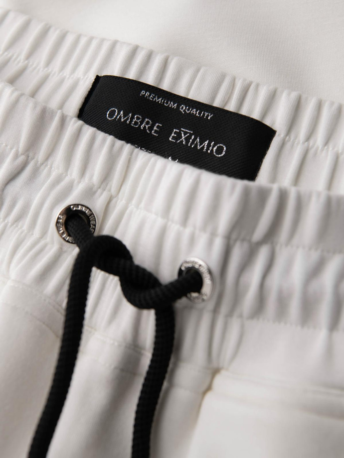 Dresowe spodnie męskie ze ściągaczami w nogawkach i gumowym nadrukiem – białe V2 OM-PASK-0223