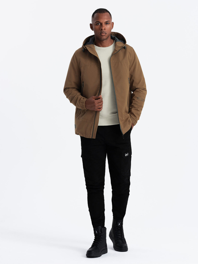 Lekka męska kurtka typu sztormiak z kapturem – brązowa V2 OM-JANP-0191