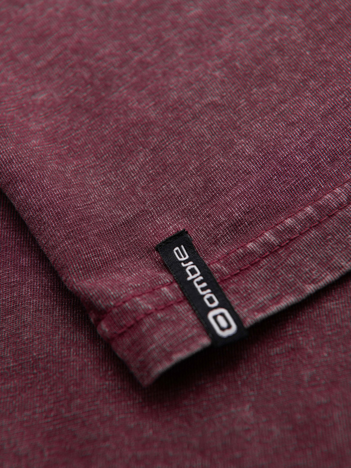 T-shirt męski z efektem sprania i guzikami przy dekolcie – burgundowy V3 OM-TSWT-0150