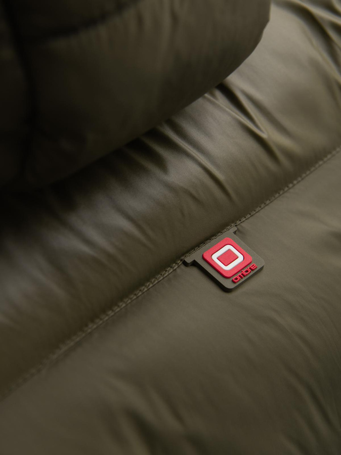 Pikowana nowoczesna kurtka męska z łączonych materiałów – ciemnooliwkowa V3 OM-JAHP-0145