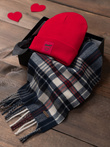 Zestaw prezentowy dla niego w stylu casual – czerwona czapka beanie + szalik w kratę – Z94