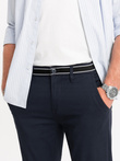 Męskie spodnie chino z ozdobną taśmą w pasie SLIM FIT – granatowe V2 OM-PACP-0118