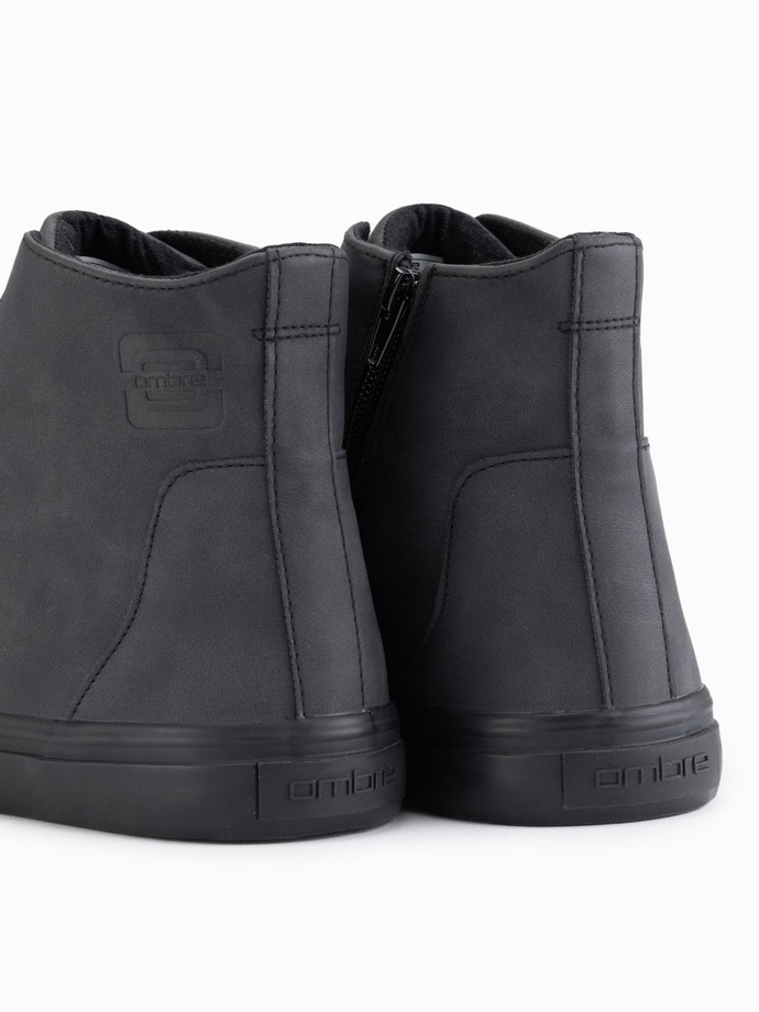 Wysokie męskie trampki z matową fakturą i wytłaczanym logo – czarne V1 OM-FOTH-0185