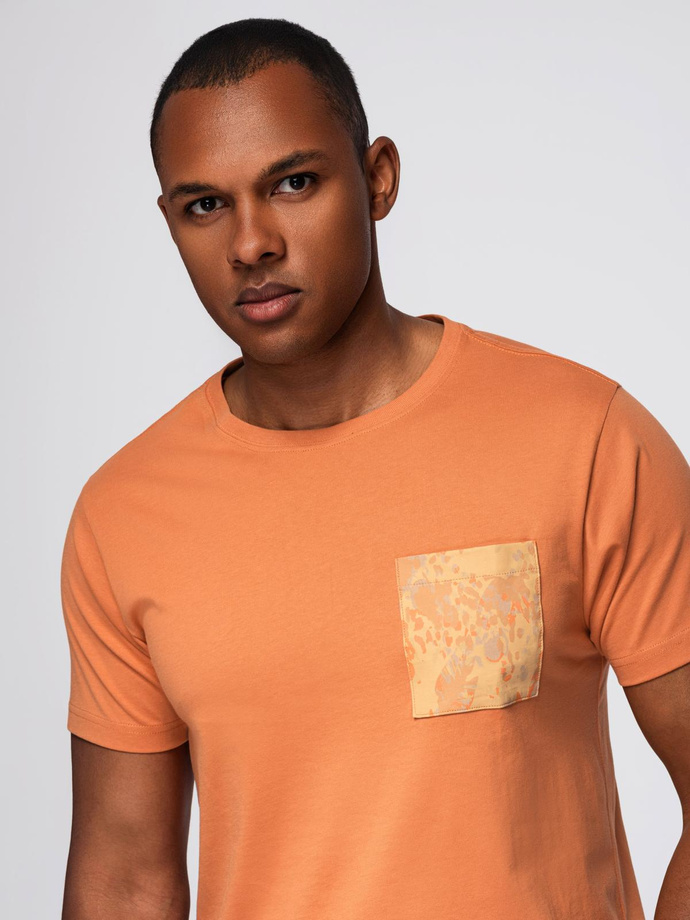 T-shirt męski bawełniany z printowaną kieszonką –  pomarańczowy V3 OM-TSPT-0227