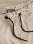 Spodnie męskie materiałowe JOGGERY - beżowe V10 P885
