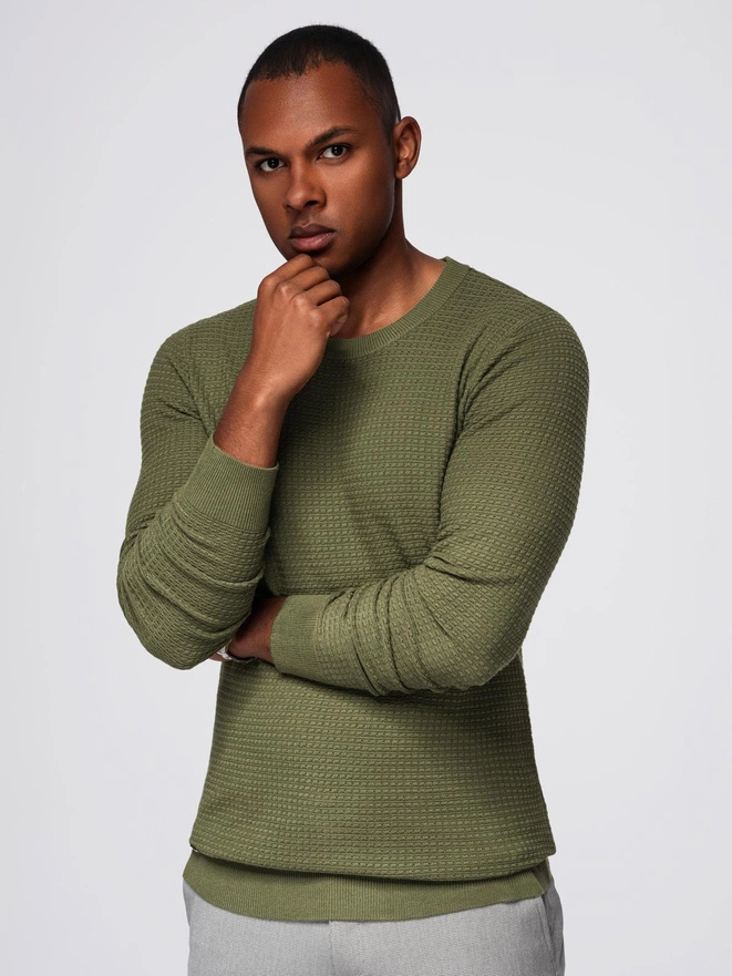 Strukturalny sweter męski z okrągłym dekoltem – oliwkowy V1 OM-SWSW-0181