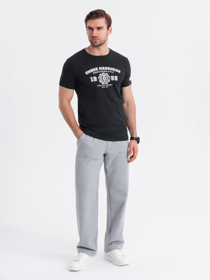 Męski bawełniany t-shirt z nadrukiem w stylu college – czarny V2 OM-TSPT-0137