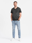 Męski t-shirt V-neck o pręgowanej strukturze z kieszonką – czarny V6 OM-TSCT-22SS-002