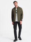 Koszula męska bawełniana REGULAR FIT z kieszeniami zapinanymi na guziki - oliwkowa V4 OM-SHCS-0146