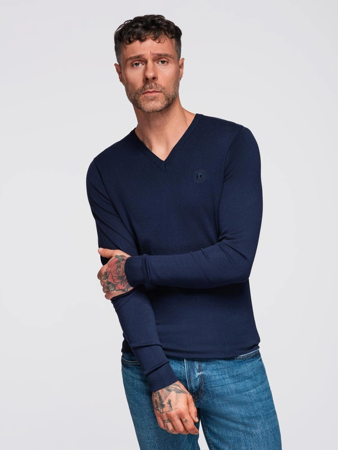 Elegancki sweter męski BASIC V-neck z wiskozą - granatowy V22 OM-SWBS-0107 (NAVY)